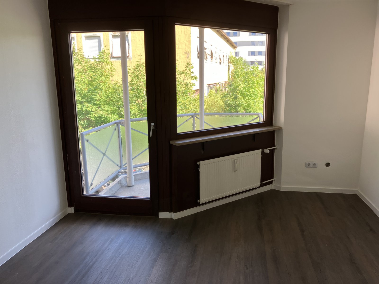 Frisch-renoviertes 1-Zi.-Ap. mit Duschbad und Balkon Frisch-renoviertes 1-Zi.-Ap. mit Duschbad und Balkon